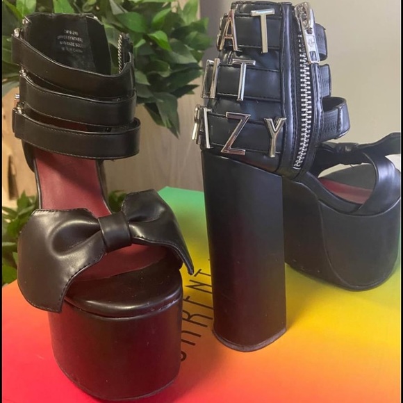 Dolls Kill Current Mood platforms “BAT SH*T CRAZY” written on the back size 5/6 - Picture 2 of 4